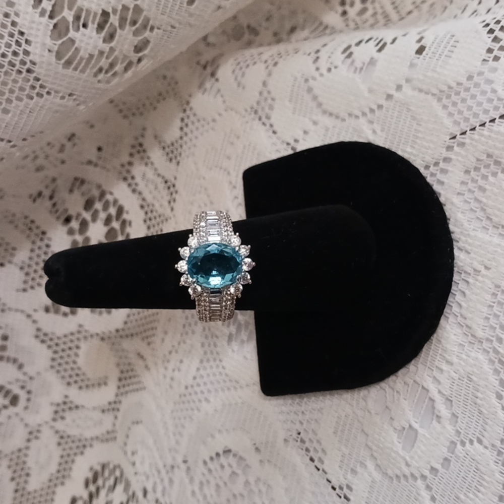 Gorgeous Cocktail Ring Size 8
